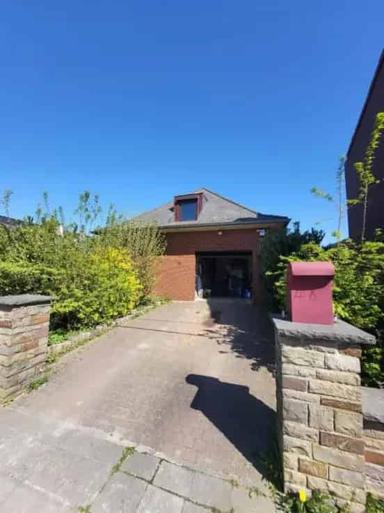 Villa te Koop: 4 Gevels, Grote Tuin, Garage en Werkplaats