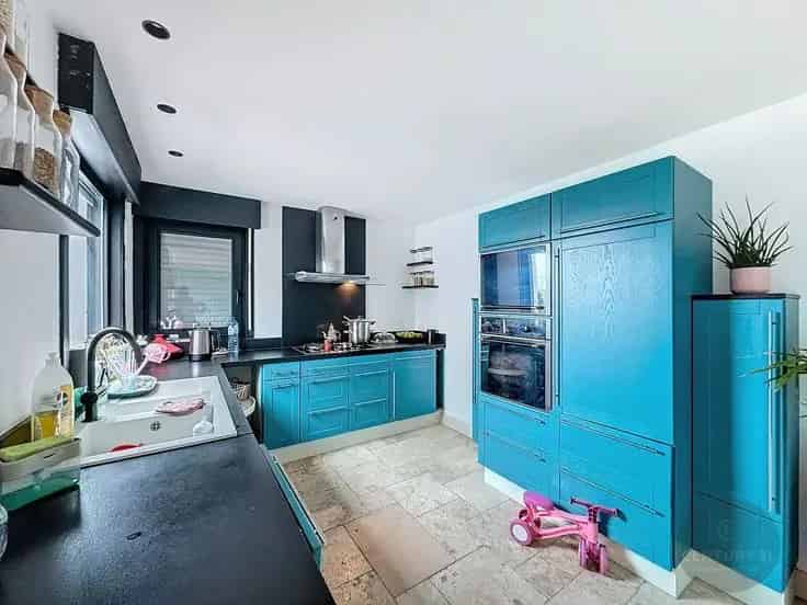 Ruime woning met loods en werkplaats te koop Damme