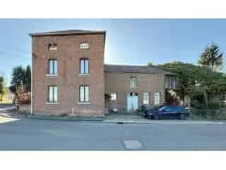 Boerderij te renoveren Heure le Romain