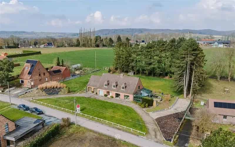 Villa te koop Ellezelles: Ruimte en comfort op het platteland