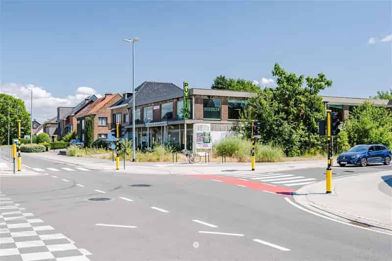Bouwgrond te koop: 2000m²  kantoren showroom commerciële ruimtes
