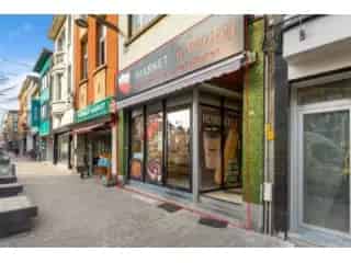 Handelspand Berchem 145m² - Toplocatie - Gerenoveerd