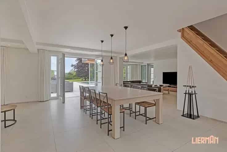 Luxueus Landhuis Te Koop met Zwembad en Paardenstallen