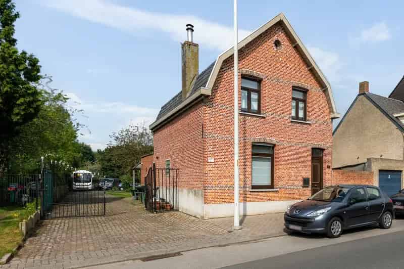 Huis te koop Zandvliet: 2-3 slaapkamers, garage, tuin