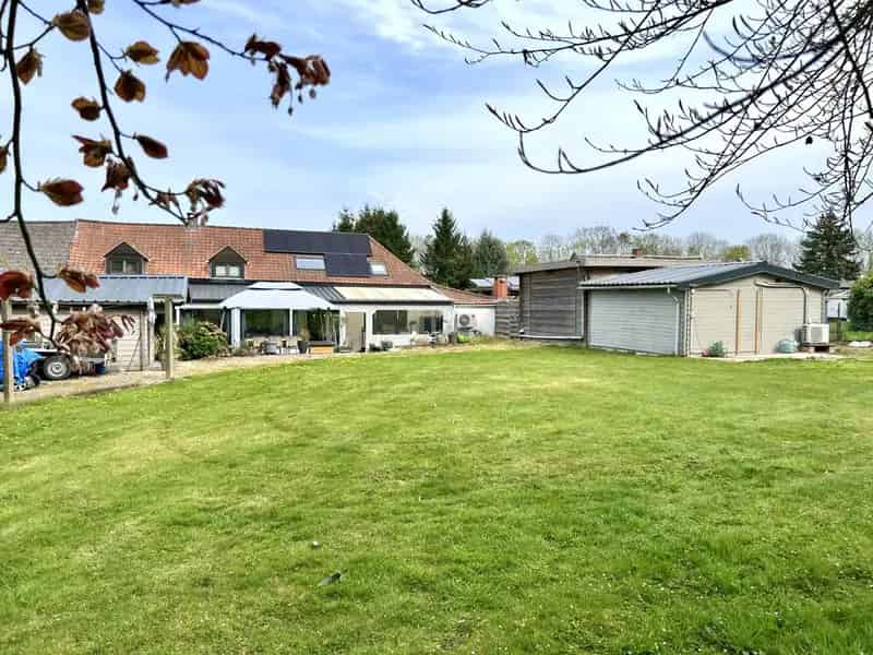 Huis te koop: Ruime gezinswoning met chalet en tuin