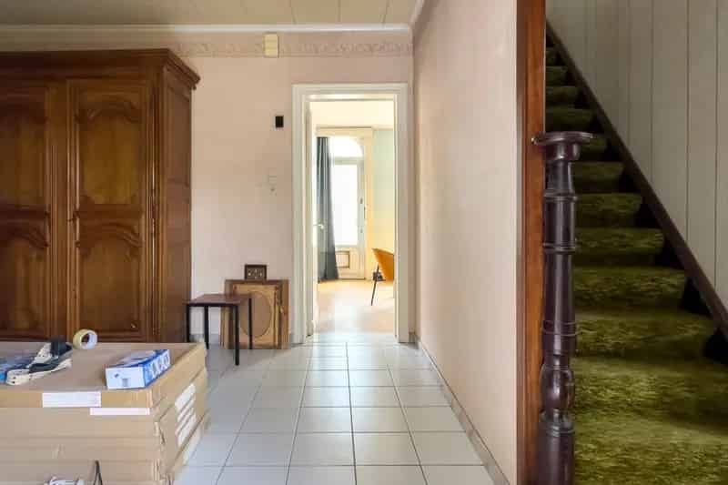 Huis te koop Oosterzele: gerenoveerde woning met 6 slaapkamers en tuin