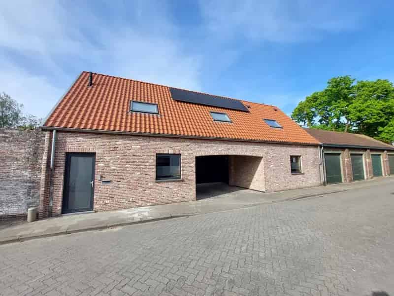 Garage te huur Brugge - Autostaanplaats op binnenkoer