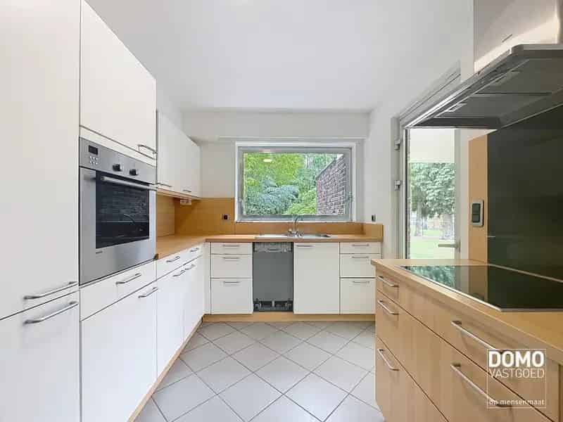 Verrassend Ruime Open Bebouwing Grote Tuin