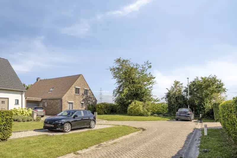 Huis te koop Ranst: Gezinswoning met 4 slaapkamers en tuin