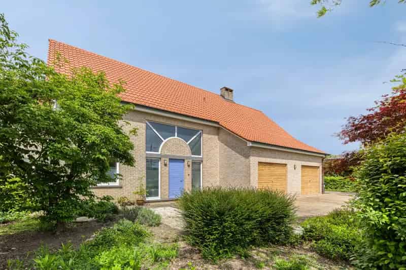 Ruime villa op een uniek perceel van 42are te Rillaar