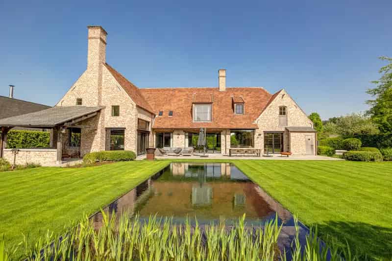 Luxe Landelijke Villa te Koop  - Zwemvijver - Grote Tuin - 7 Wagens