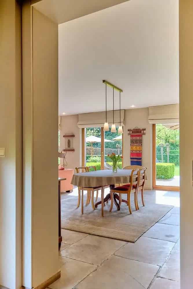 Moderne Landelijke Villa met Aangelegde Tuin