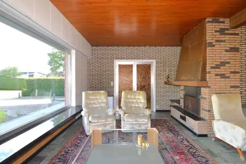 Huis te huur te renoveren met loods Waver
