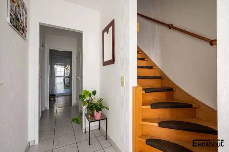 Instapklare woning met garage en tuin nabij strand
