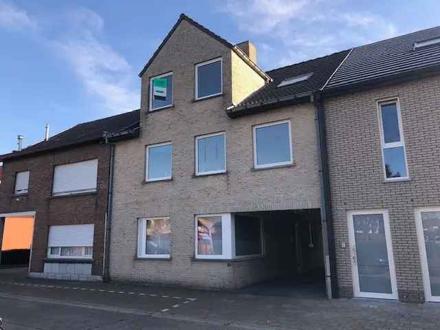 Opbrengsteigendom met 3 appartementen te Roeselare en 3 garages