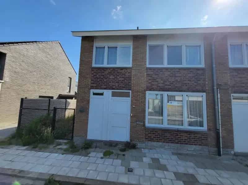 Te renoveren halfopen bebouwing met tuin en garage