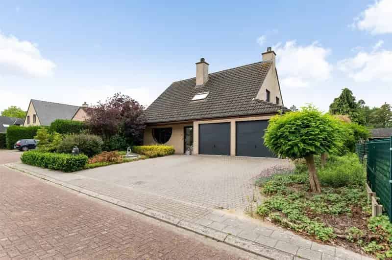Gezinswoning te Zemst Elewijt 3 slaapkamers 2 garages