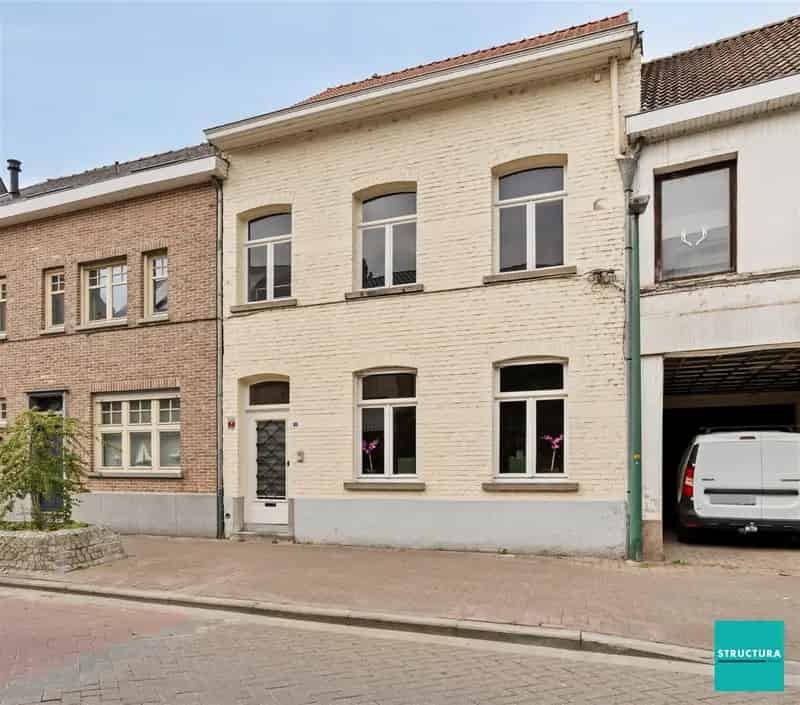 Huis te koop Merchtem: Instapklare Rijwoning met Stadskoer