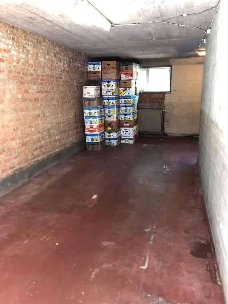 Grote Garage te Koop 52m2 Rustige Straat