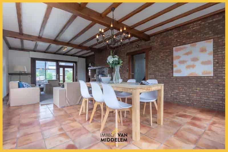 Grote Karaktervolle Woning te Huur met Garage en Tuin