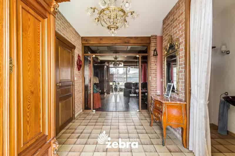 Te renoveren villa met sauna nabij Izegem