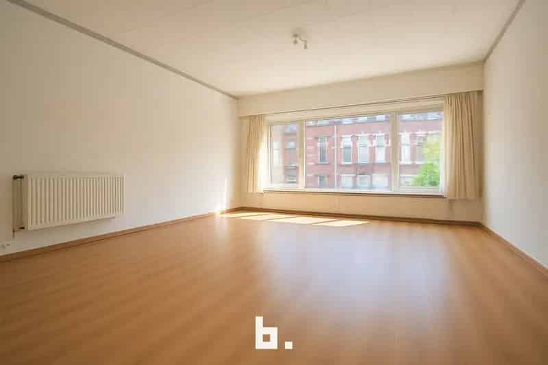 Huis te Koop Kortrijk: 4 Slaapkamers Nabij Sint-Janskerk