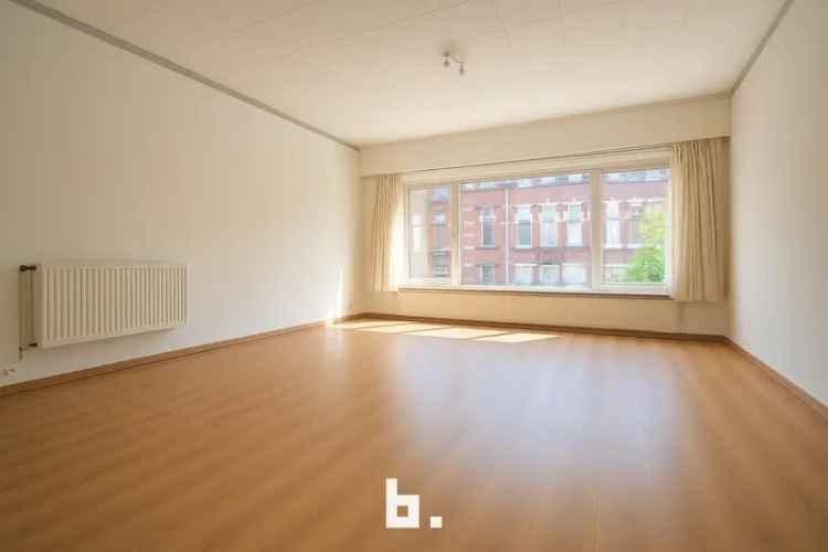 Huis te Koop Kortrijk: 4 Slaapkamers Nabij Sint-Janskerk