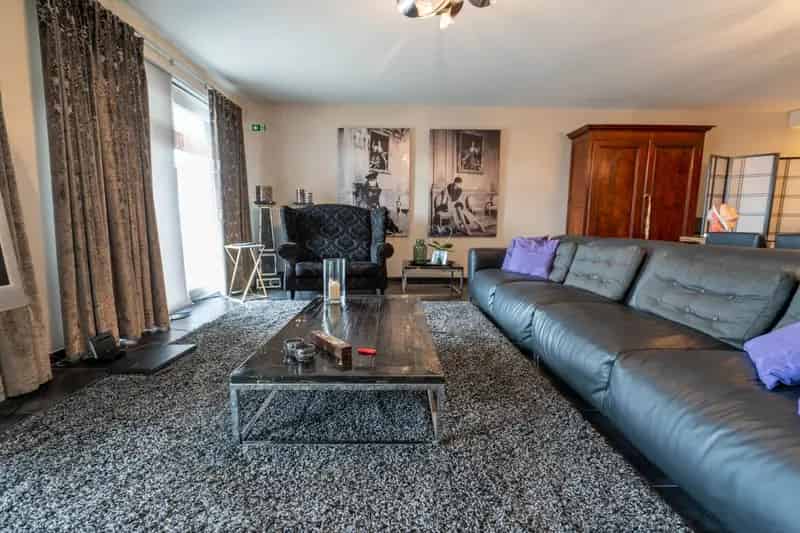 Ruim Appartement 3 Slaapkamers Tuin te Huur
