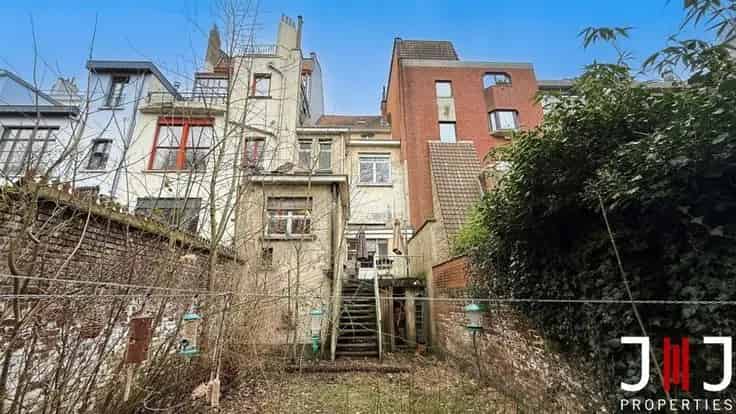Huis Te Koop Brussel - Avenue Brugmann - 300m² - Tuin - Garage