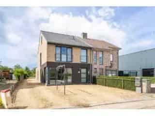 Handelspand met Appartement te Pelt