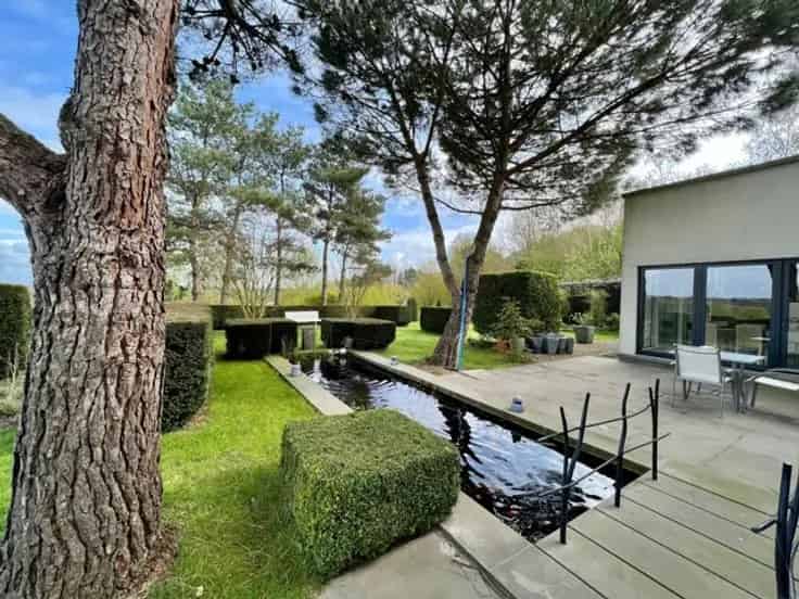 Villa Te Koop: Lichtrijke Villa met Vallei Uitzicht