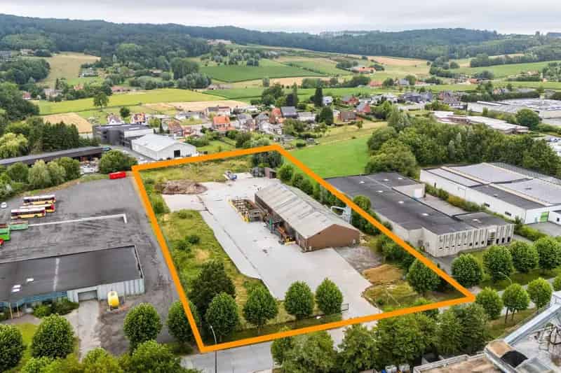 Industriegebouw met ruime grond te koop Ronse