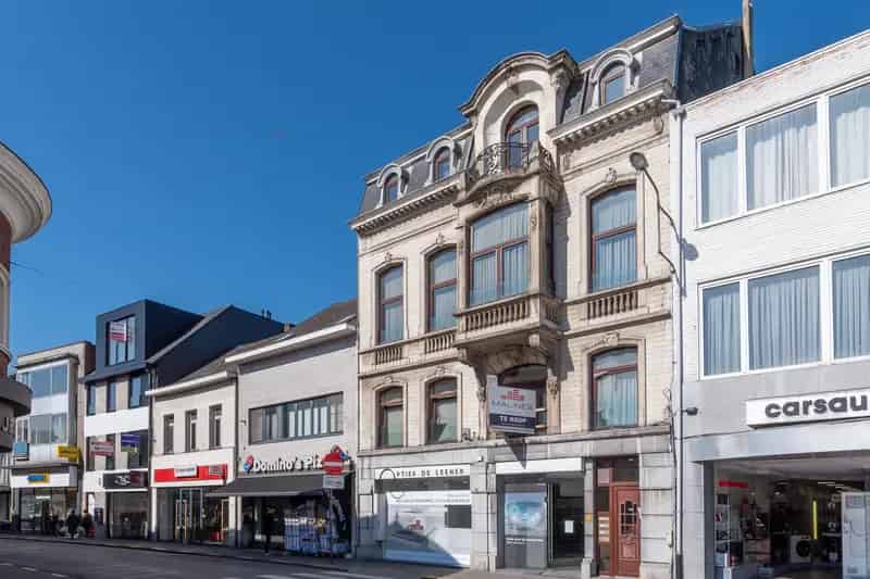 Huis te koop Willebroek: Burgerhuis met handelshuis en 4 appartementen