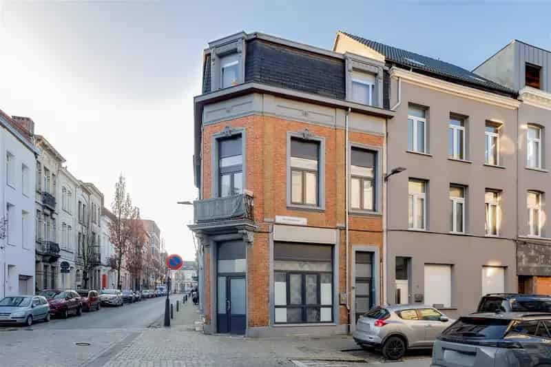 Ruime woning te renoveren 4-5 slaapkamers Berchem