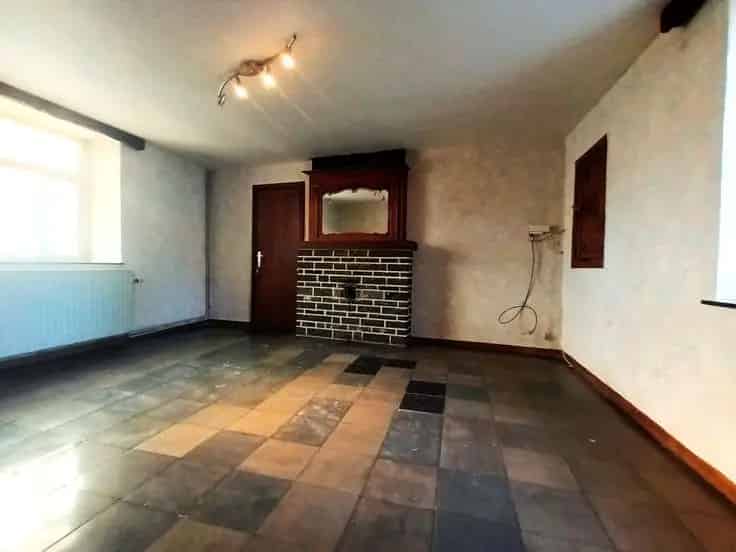 Huis te Koop Borlon 7 Paardenboxen Te Renoveren