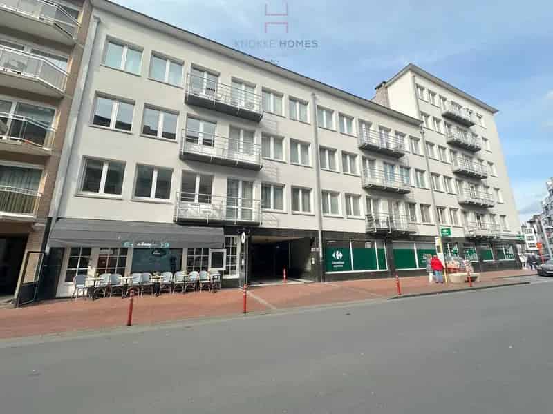 Twee Parkeerplaatsen Lippenslaan Zijstraat