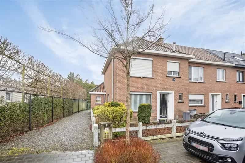 Halfopen Bebouwing 3 Slaapkamers Op te Frissen