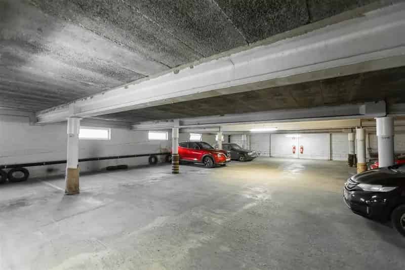 Autostaanplaats in afgesloten garage