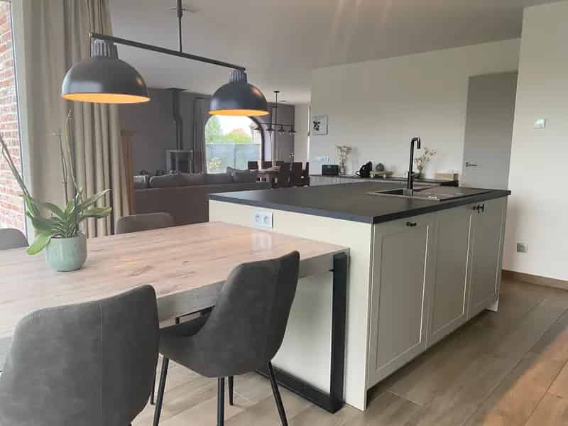 Ruime woning met garage en tuin