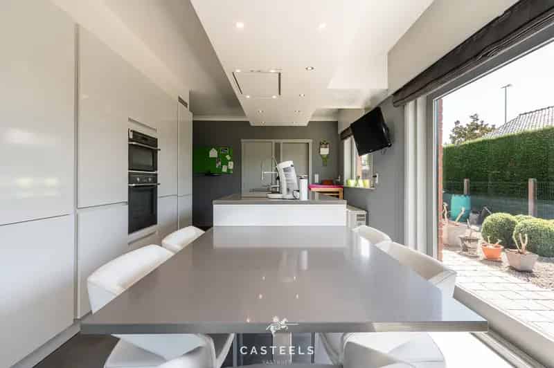Huis te huur: Instapklare Bungalow 168m² met Zolder 84m² en Tuin