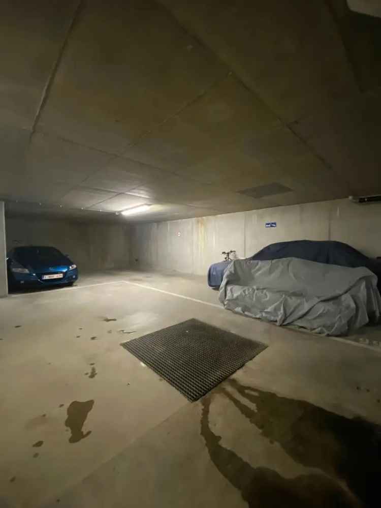 Koop grote parkeerplaats in recente ondergrondse garage