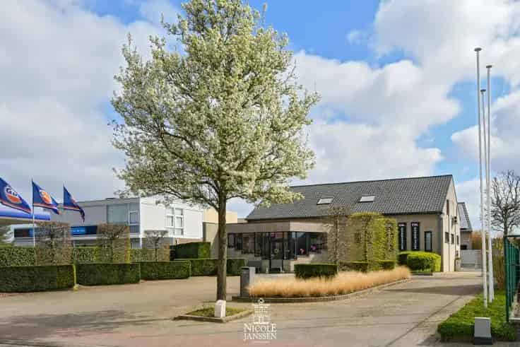 Huis Te Koop Oudsbergen: Woning met Studio en Handelspand