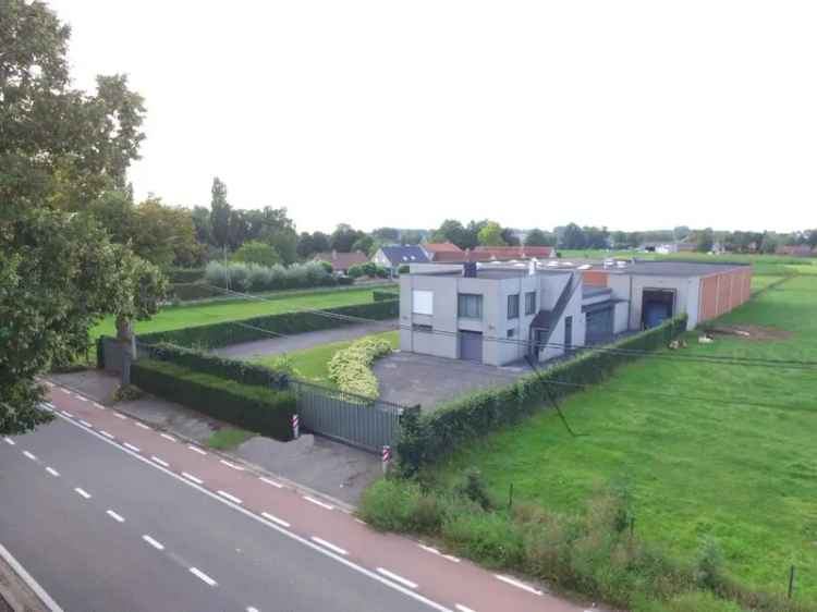 Veelzijdig bedrijfsgebouw (2345 m²) met kantoren