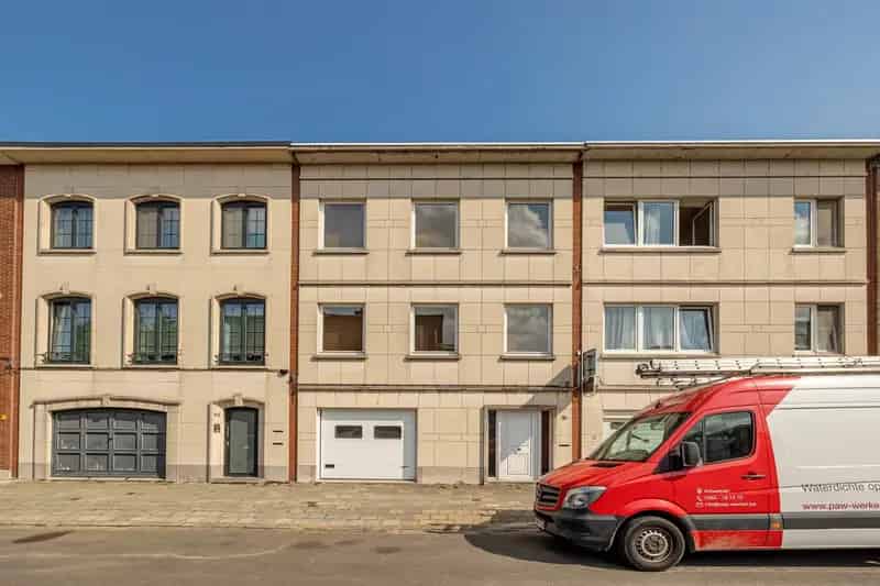 Huis te koop Wilrijk: Op te frissen woning met tuin