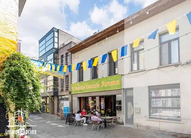 Opbrengsteigendom Winkel met Woonst
