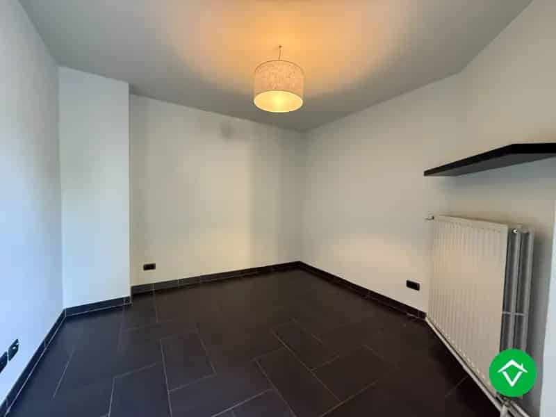Ruime gezinswoning 5 slaapkamers te Zwevezele