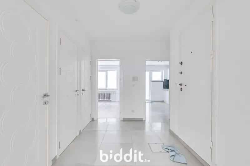 1 Slaapkamer Appartement Schaarbeek Prive Koer