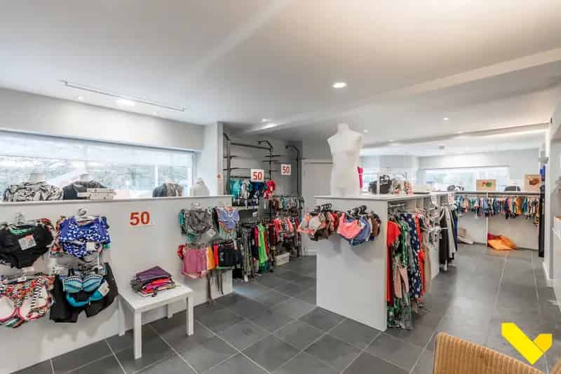 Luxueus Handelspand Met Woning En Tuin Te Koop