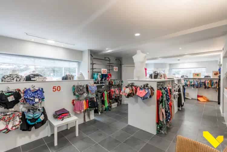 Luxueus Handelspand Met Woning En Tuin Te Koop