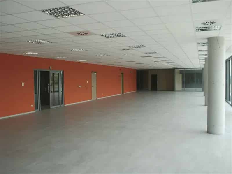 Kantoorgebouw te koop of te huur Beringen Bristol